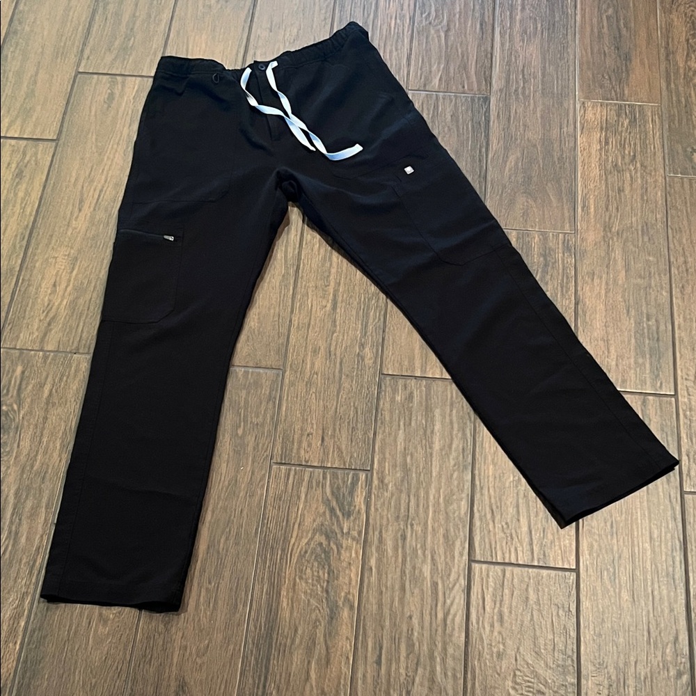 Figs Men's Black Cargo scrub Pants